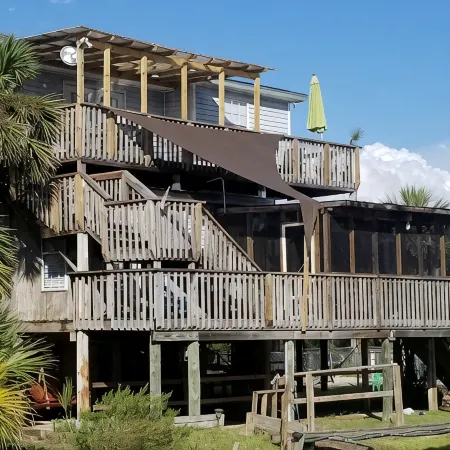 Big Canal-front house, kayaks, canoes, game room, fish right from the dock.
