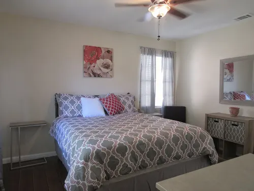 4 Bedroom Home - Great Location Sleep 9 Guest . 7 Beds - 2-Star