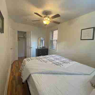 Beautiful Three Bedroom in SE DC. Rooms