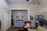 Historic "Battle House" Apartment - Uptown Columbus
