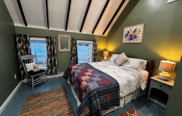 Bellecroft House - Beautifully renovated, stunning water-front getaway property