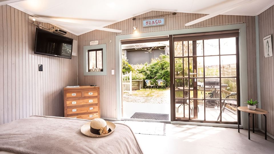 A Fantastic Location"Just a short walk down the footpath opposite to the Beach"