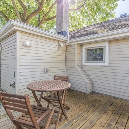 Cozy 2 Bedroom Home Mins from Downtown Champaign