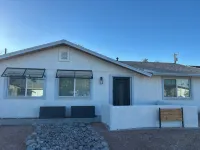 3-bedroom bungalow with pool and hot tub