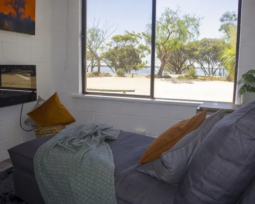 Lake Bonney Views - Cabin Retreat Hotels in Barmera