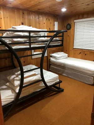 Fresh Air Cabin Hike  Rest  Refresh Sleeps 8 - 3-Star