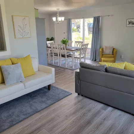 Bright, Modern Park Forest Home, 2.5m to Penn State! Breakfast included.