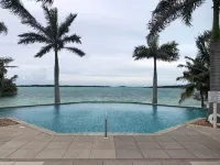 Waterfront Villa with Dock, Walk to Beach Club & Rusty Anchor Rest. 3b/r  3.5b/a - Villas