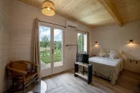 Le Mas des Cerisiers Jacuzzi et Sauna Inclus Pour Tous les Logements - Bed and Breakfasts