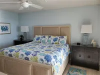 Luxury Beach Escape near John's Pass - Seaview #403 - 4 stjerner