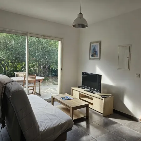 Mini villa T2 on the seafront at Marine de Sisco, ideal for discovering the Cape.