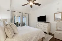 Beach all DAY! ! Lazy river. Gulf front .3 bed/4bath Executive Class Luxury - อ่างจากุชชี่