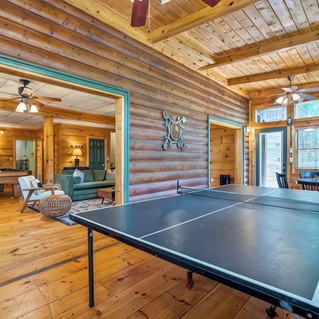 Riverfront - Hot Tub - Game Room - Sleeps 10 - Gated - Paved Roads