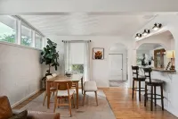 Spacious Cozy Family Home w/ Hot Tub, Private Yard, Fire Pit - キッチン