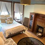 Hewitt Onion Tower Victorian charm in heart of Marquette- Cozy Fireplace - Gym