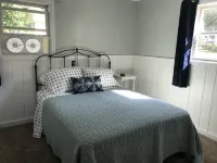 Beautiful Views @ 4-Season Lake House, Private Sandy Beach - Wifi