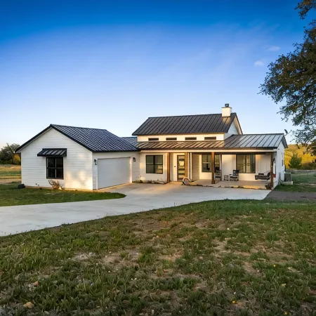 NEW Pool, Hot Tub, Fire Pit, Views on 10 acres, 5 mins from DT Johnson City!