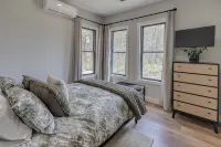 Brand new construction - Spacious Mountain Chalet in Sugar Hill, NH.  Sleeps 18. - Hytter