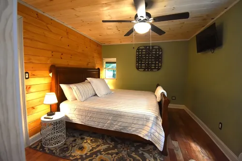 Cozy cabin, 1.5 miles to downtown McCaysville; shops/restaurants & Toccoa River - 4-Star