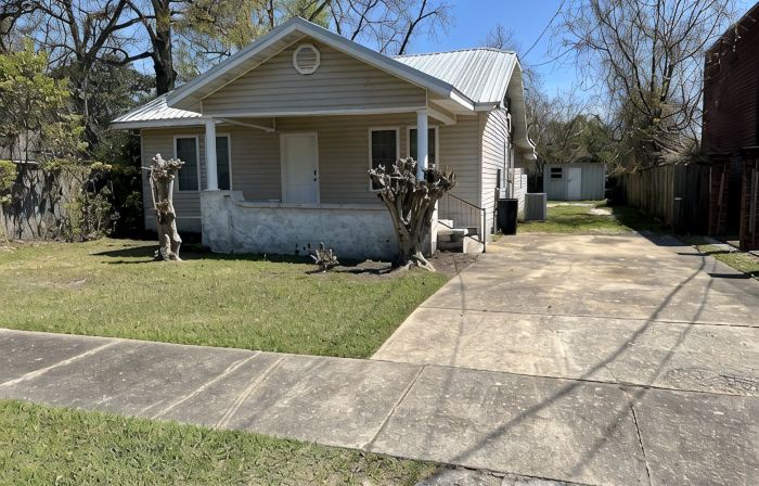 Bait ‘em up Bungalow in Downtown Eaufaula