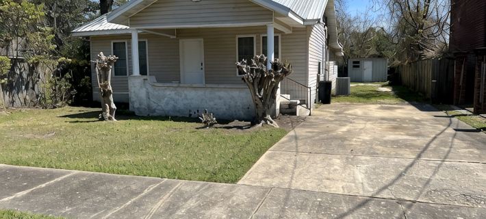 Bait ‘em up Bungalow in Downtown Eaufaula Hotels in Barbour County