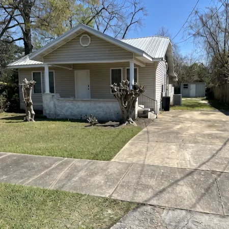 Bait ‘em up Bungalow in Downtown Eaufaula