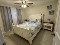 Coastal themed home near beach and airport - 무료 와이파이