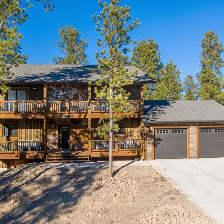 Stunning New Cabin in Powder House Pass with Hot Tub & Theater Room