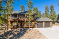 Stunning New Cabin in Powder House Pass with Hot Tub & Theater Room - Chalets
