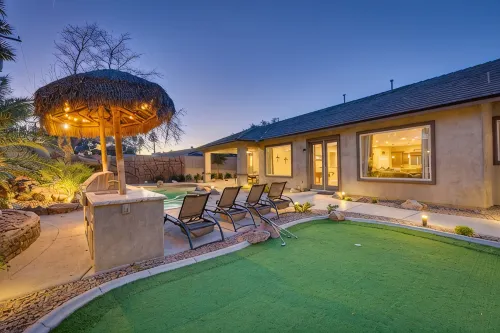 Family Friendly 4000 Sq Ft 5 Bed 5.5 Bath, With Pool And Spa,  3 Miles To Strip - Private Pool