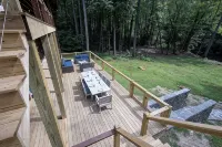 BEAR'S DEN  - Spacious mountain home on river game room & fire pit in Burlingame - 자쿠지