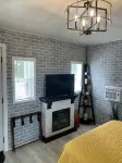 White Moon tiny cabin close to everything with Mountain View. No cleaning fees ! - 4-Star