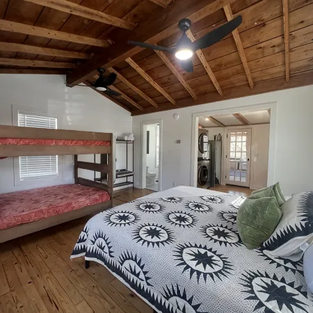 That Dam Cabin - Outdoor Living - Hot Tub, 65” TV, & Blackstone Griddle!