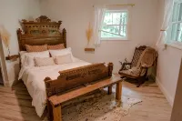 Cozy A-Frame ~10 min to Cashiers - Pet Friendly, Firepit, + Hot tub! - Træningscentre