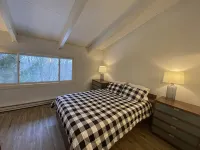 6 Guest 3Br, 2 BA Stratton Condo with Fireplace and Forest Views. - 3-Star