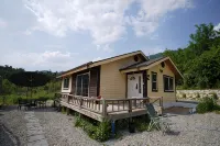 Andong Sunrise Glamping - Pools