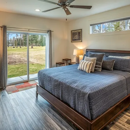 Fairway Retreat with Hot Tub on the Golf Course