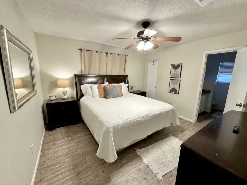 Red Raider House + Hot Tub + Game Room + 4Br Sleeps 18 + Central Lbk - balcony