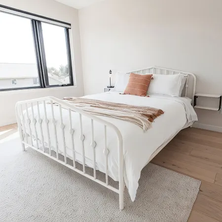 -The Cotton House- Modern, Clean, Close to MSU!