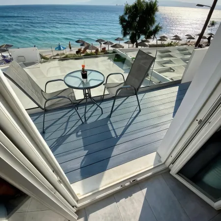 Manios Suites