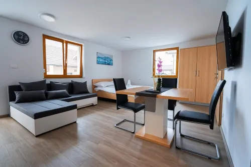 PJ Apartments & Wellness - Hot Tub & Sauna - Free Parking - 3-Star