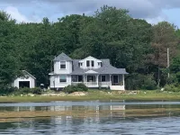 Oceanfront, Exceptional Lighthouse Views, Private & Short Walk to Restaurants - 4 stjerner