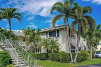 Two Bedroom Boutique Condo 2 Blocks from the Beach and Atlantic Avenue - 2-Star