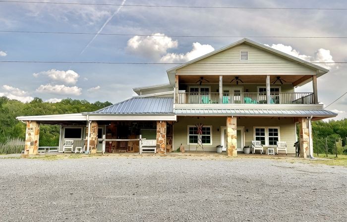 Small Town Richness at Salt Creek Inn  4 Bed 4 Bath Graham, TX