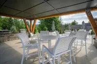Cozy ski-in/ski-out condo on Mount Snow w/fireplace - 2-Star