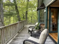 Badger's Den- Cozy Treetop Studio - Wifi