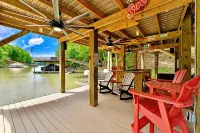 Shady Shoals - Lakefront; Quiet Cove; Huge Dock; Pool Table; Walk to State park - 3-stjärniga