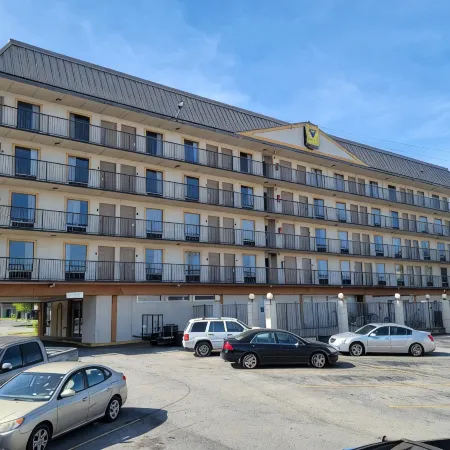 Studio 9 Inn & Suites