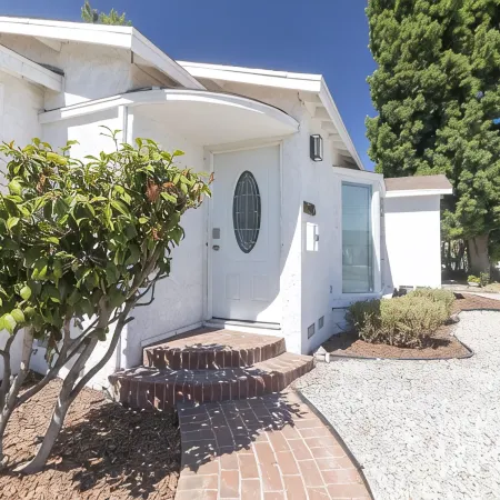 Music themed home, PacMan Arcade, Sleeps 9, BBQ, Fire Pit, Wi-Fi