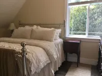 Coastal Retreat Across From Puget Sound Sleeps 2-4. High Speed Internet. - Boutique
